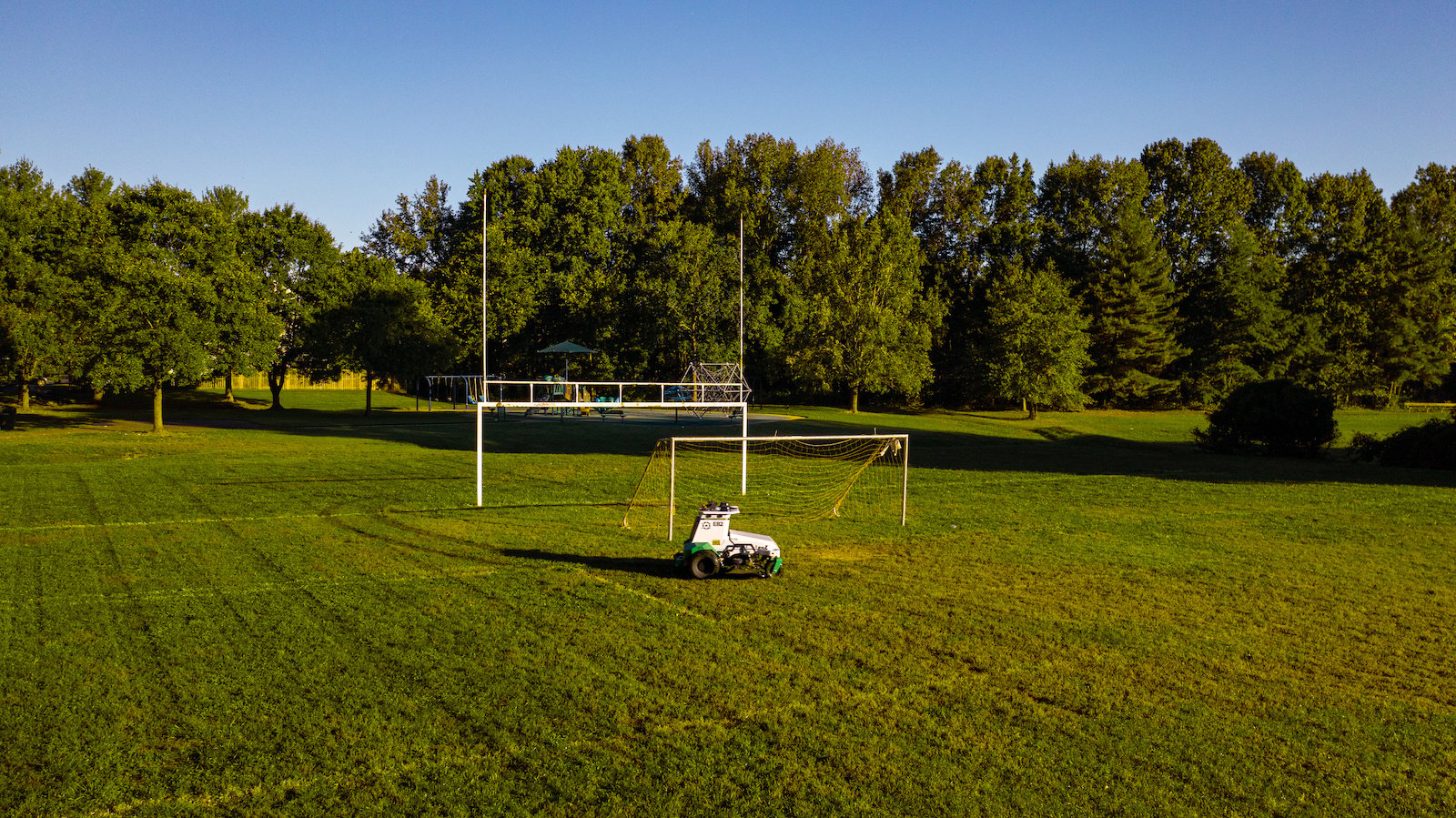 Athletic field robotic mower Skythe 7