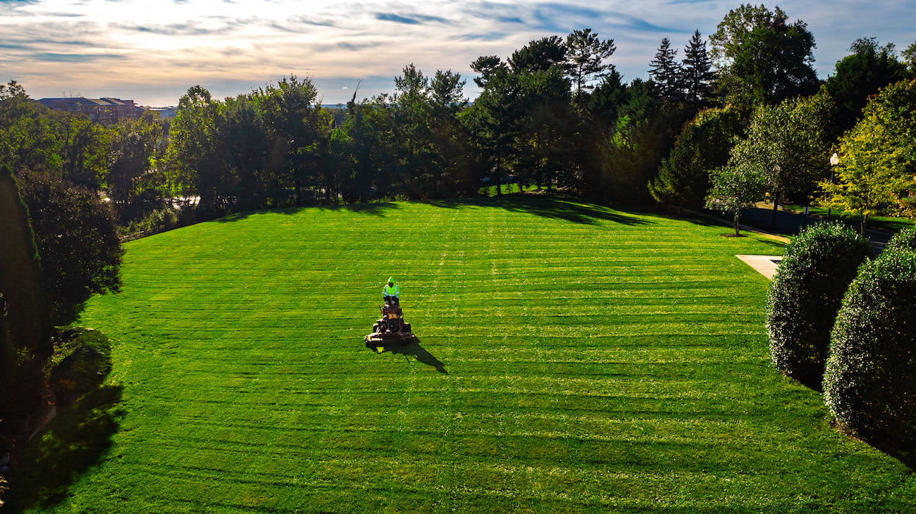 Hidden Bloff HOA crew mowing green lawn 1