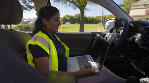 computer tech in car 
