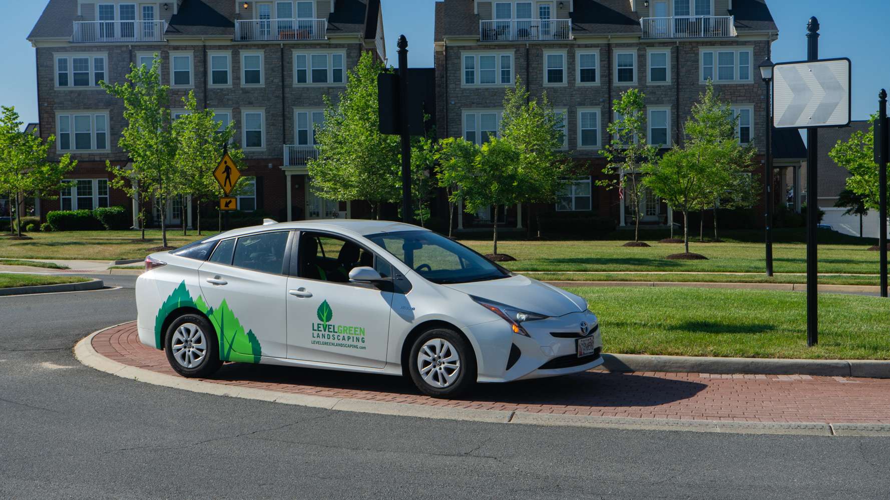 Commercial landscaping hoa, circle drive, Level Green car 2