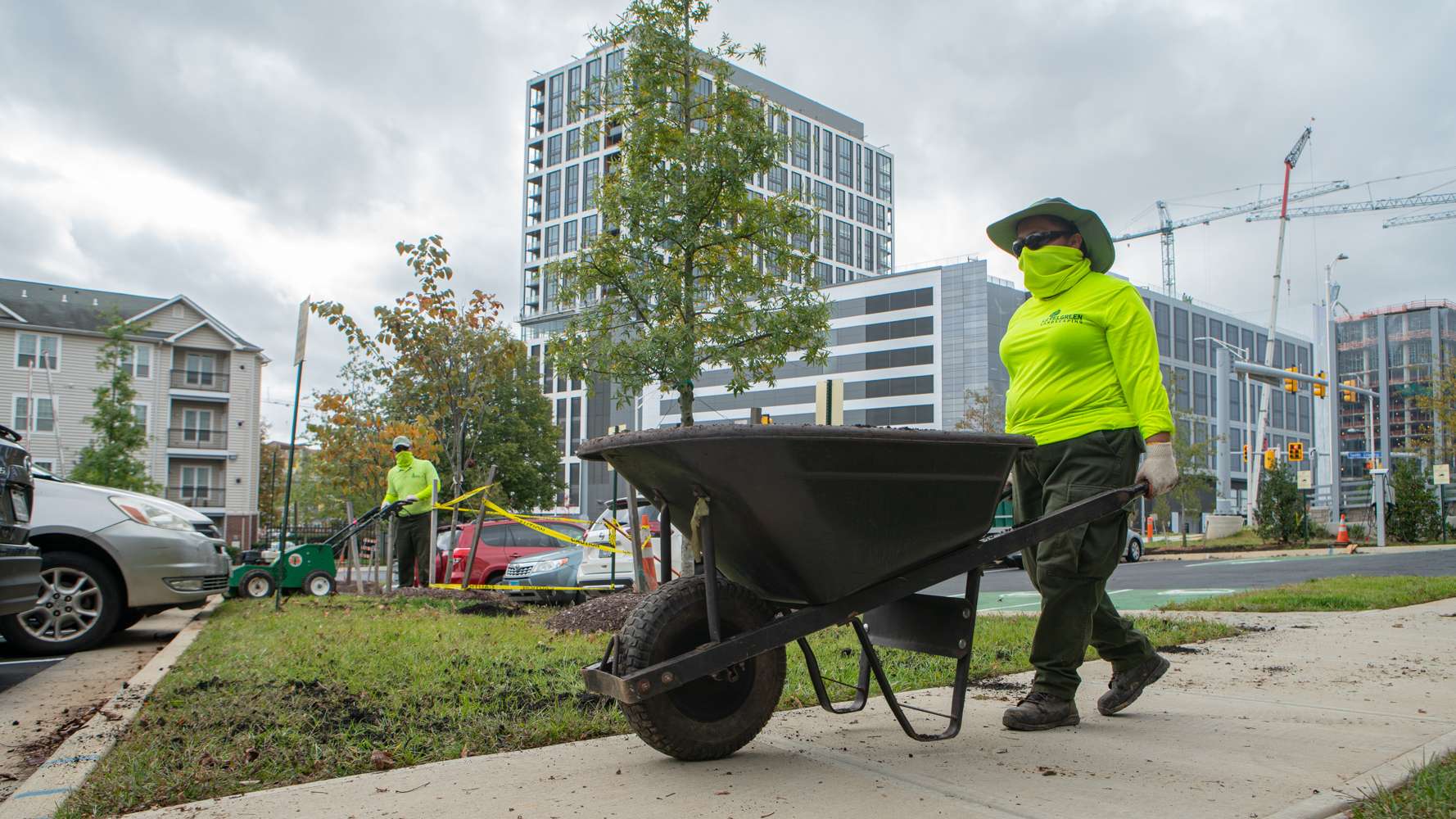 LevelGreen Commercial Landscaping Crew mulching mulch 4