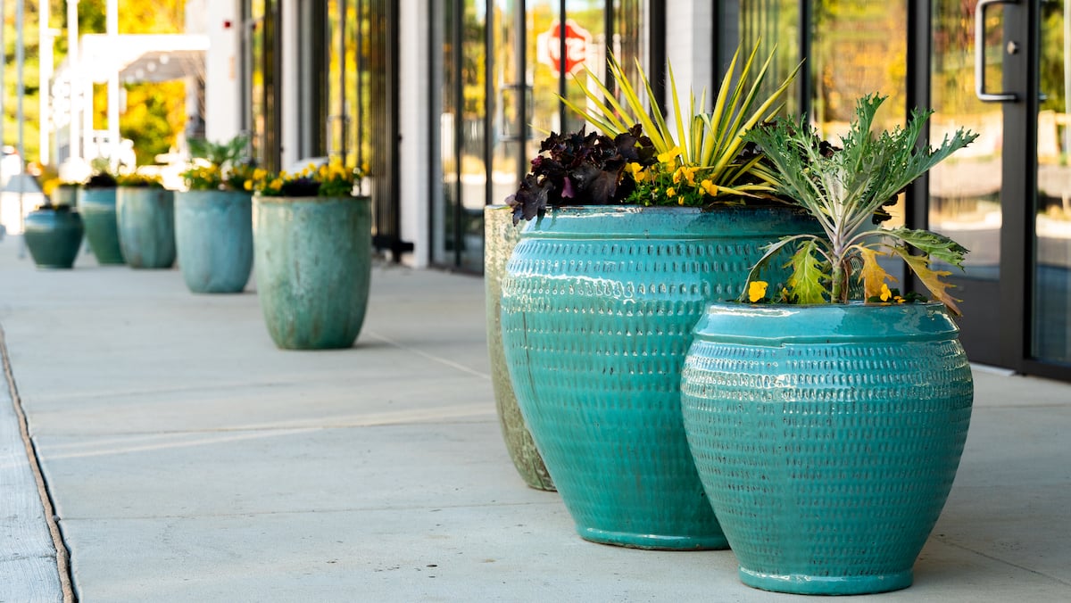 Cabin-John-blue-planters