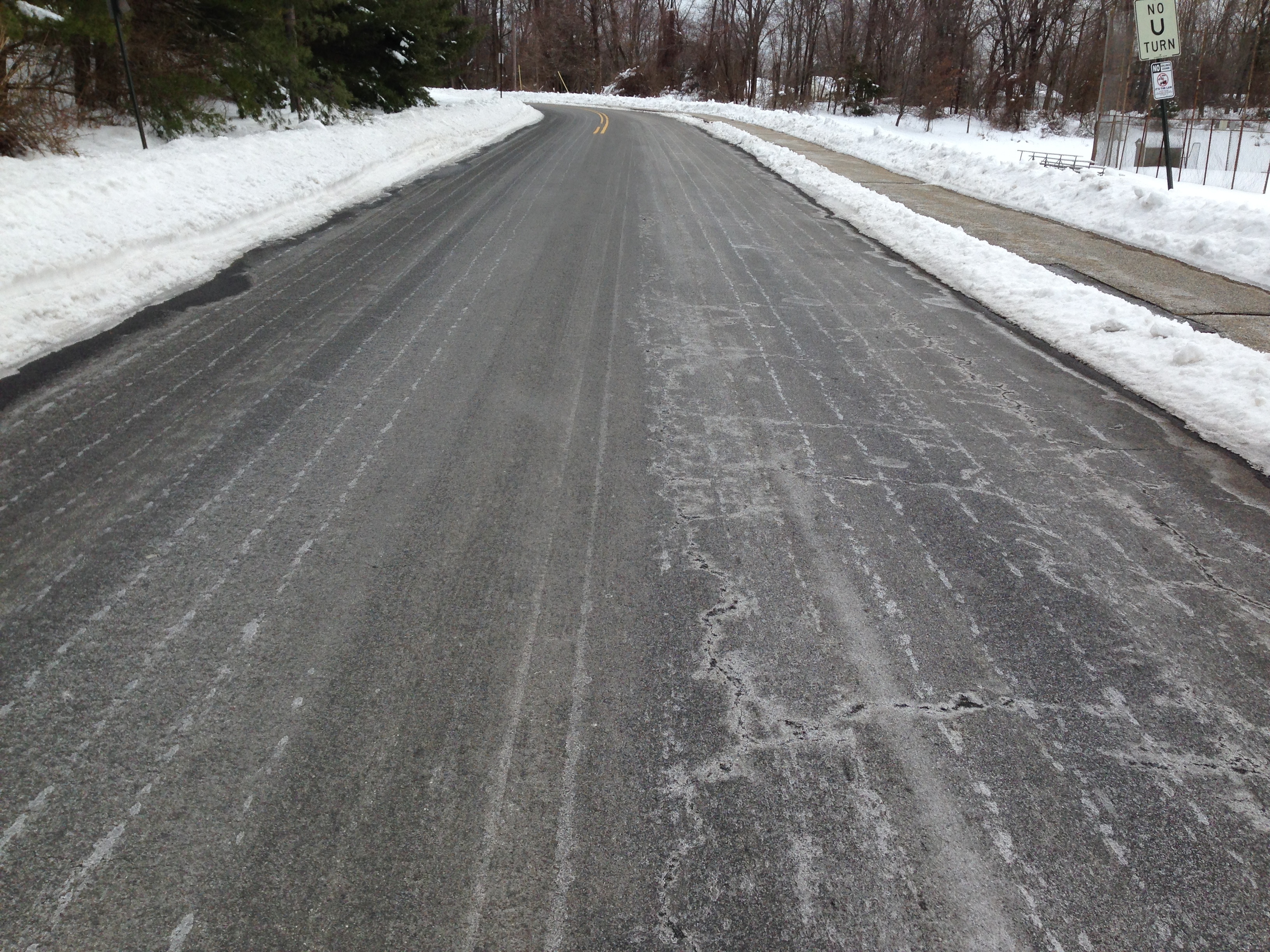 Winter_road_treatment_using_salt_brine