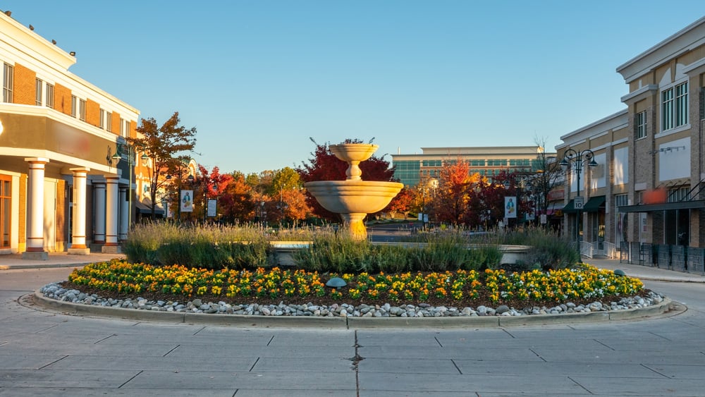 fall plantings around fountain shopping plaza 