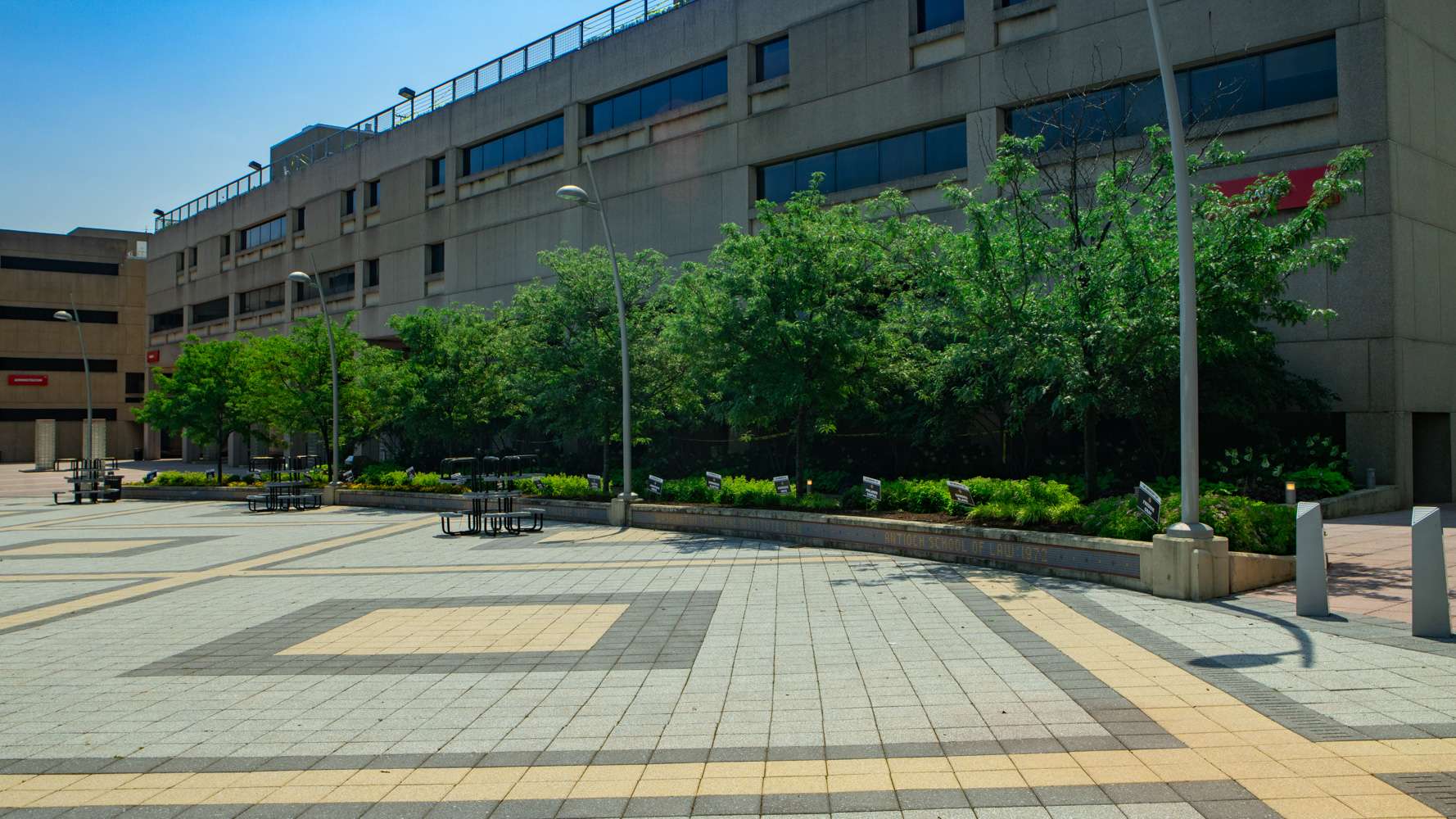 Commercial landscaping Howard University Hospital pavers lunch area seating 2