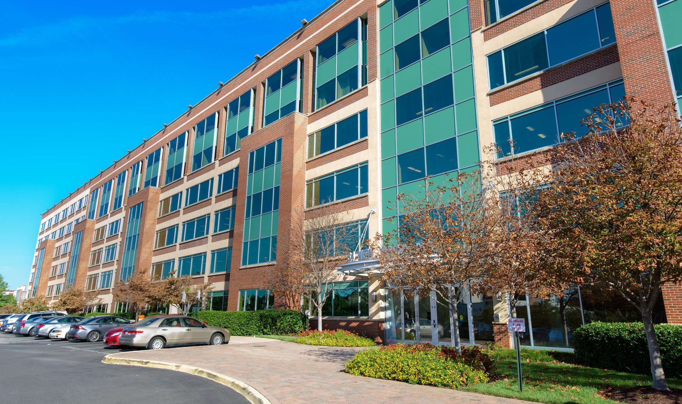 PeoplesBuilding office parking plantings